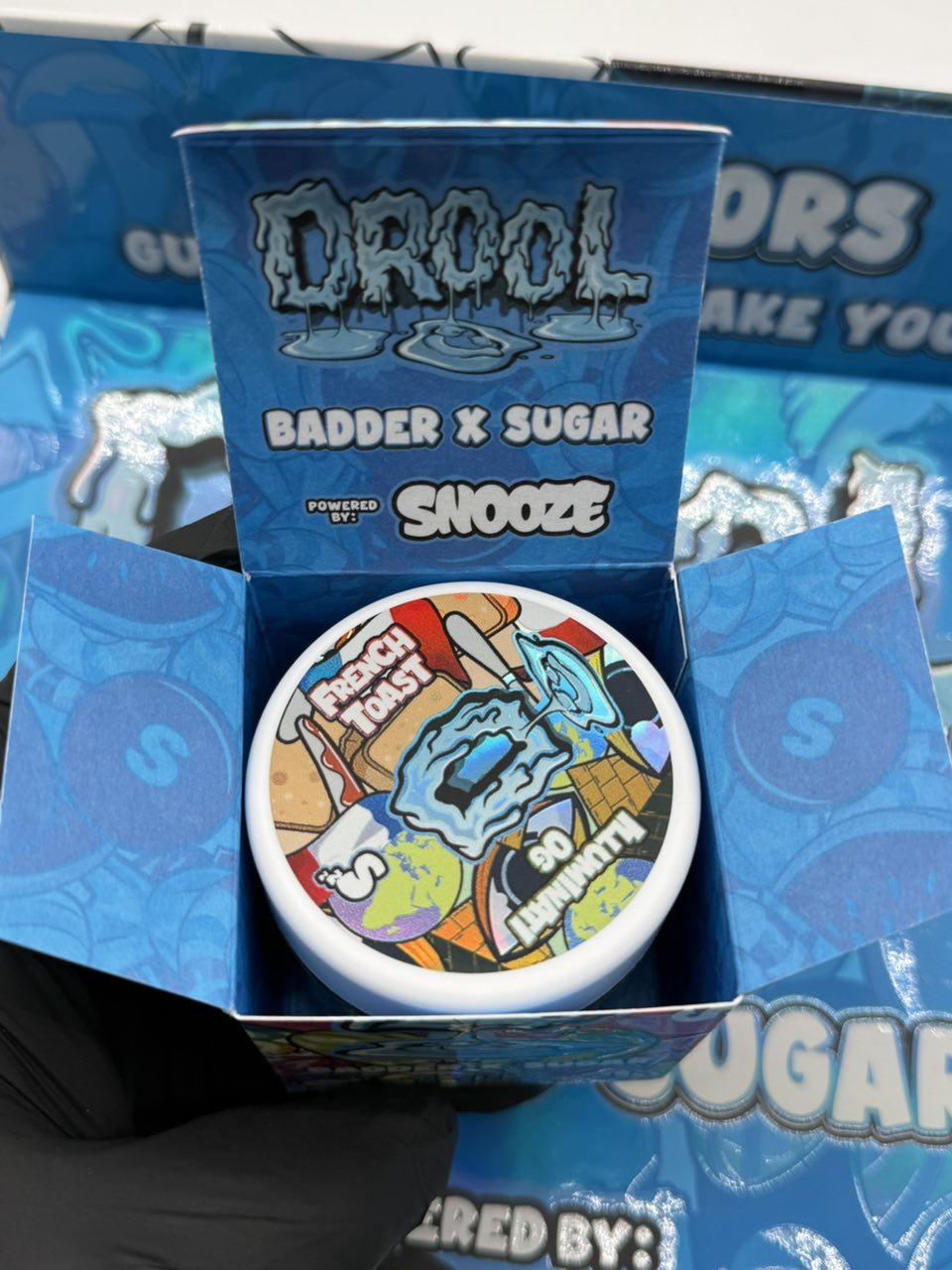 SNOOZE DROOL BADDER — texture shown in close detail